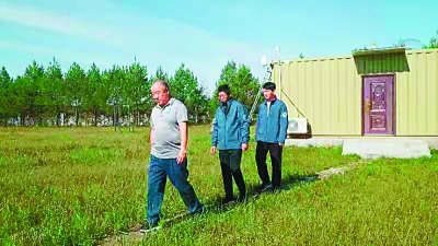 边陲明月映丹心