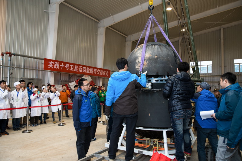 800彩票-实践十号微重力返回式卫星回收（组图）02-任晖-13601026402_调整大小.jpg